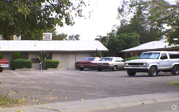 Building Photo - Kenneth Place