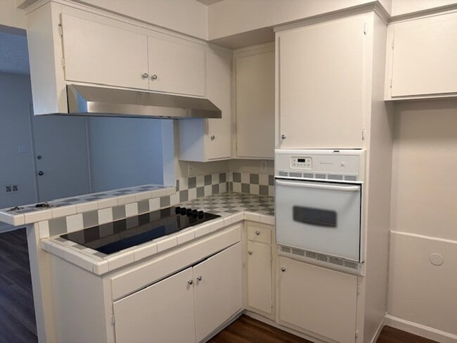 251 E 49th St Unit 251B