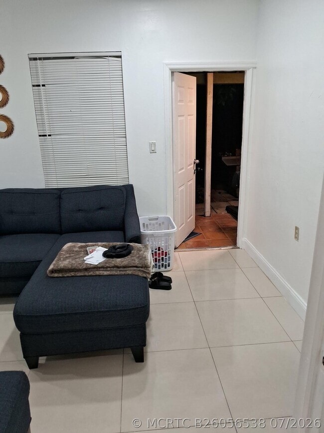 Photo - 710 Columbus Pkwy Unit Fr
