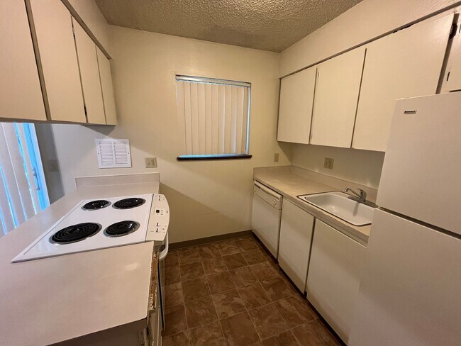 Photo - LOVELY DUPLEX HOME IN BEAUTIFUL SANDY, OR!! Unit #16