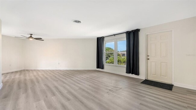 Photo - 2512 Post Rd