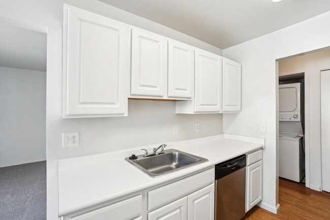 Photo - Venoy Pines Apartments