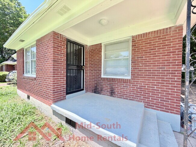Photo - 3040 S Edgeware Rd