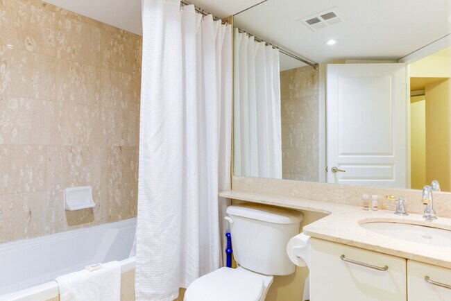 Photo - 205 Queen St W Unit SI ID1034872P
