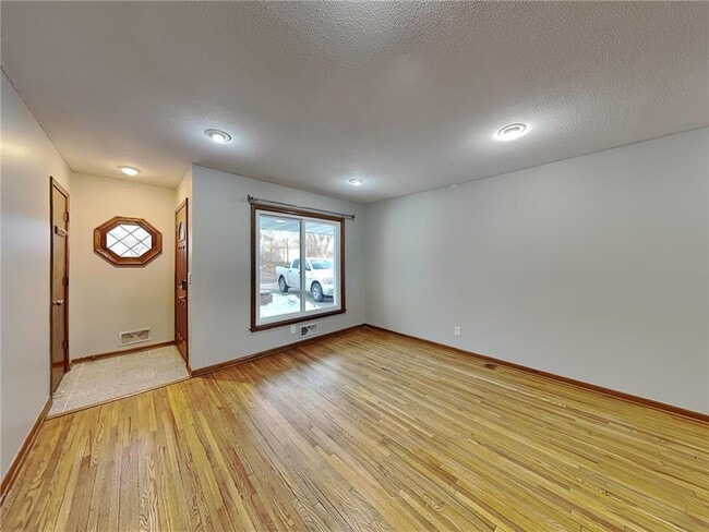 Photo - 2921 W 70 1/2 St