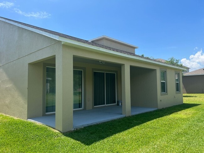 Photo - Beautiful 4/3.5 home located in Independence Signature Lakes Community of Winter Garden!