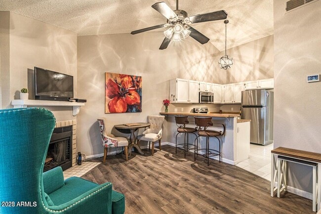 Building Photo - 4901 E Kelton Ln Unit 1070
