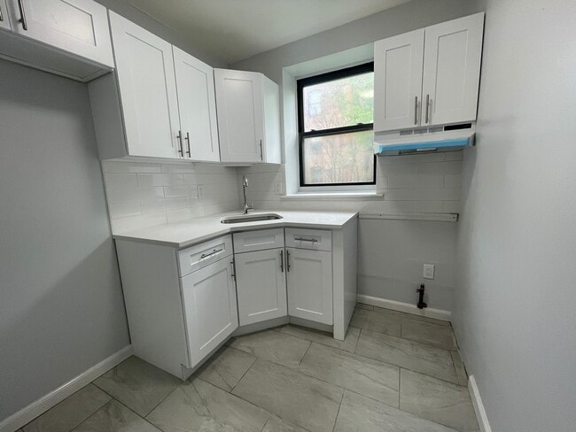 136 Grant Ave 2A