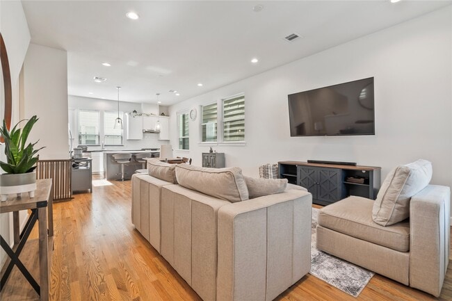 Photo - 316 Jensen Dr