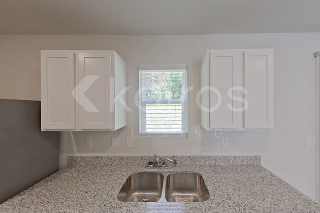 Photo - 233 Topaz Ln