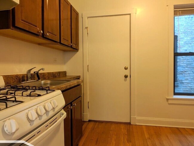 2621 N Spaulding Ave