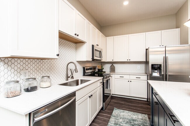 2BR, 2BA - 1,092 SF