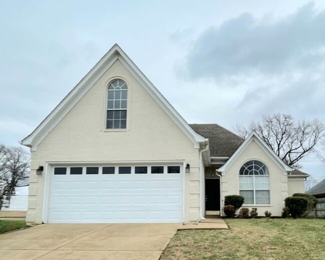 Building Photo - CORNER LOT!