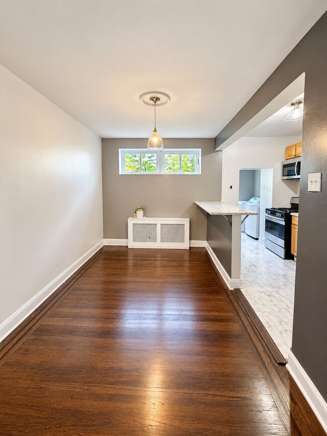 Photo - 6744 Linmore Ave