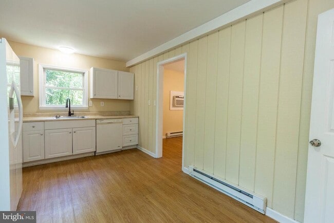 Photo - 160 Greenwood Rd