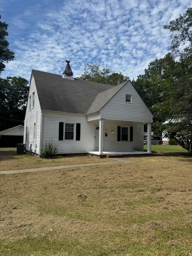 Building Photo - 1308 Holman St Rental
