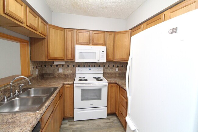 Photo - Move-In Ready Townhome in Foxborough with ...