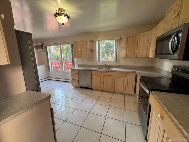 Photo - 611 Peconic Ave
