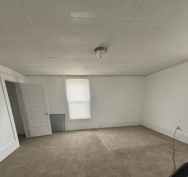 Building Photo - 1412 W 4th St