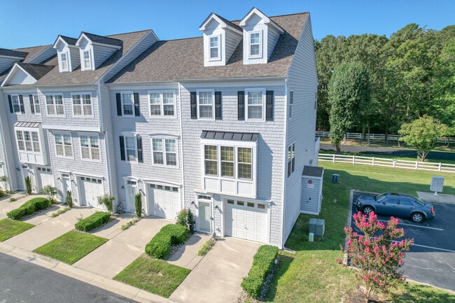 Building Photo - Fairfield Townhome