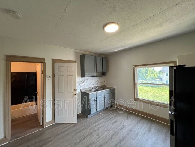 3611 E 116th St Unit Upper Unit