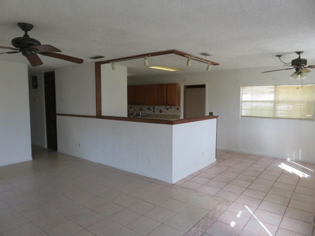Photo - 134 NW Peach St