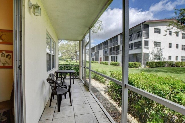 Photo - 137 Fanshaw D