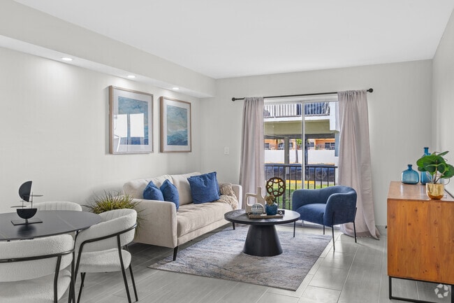 2BR, 2BA - 1,000SF - Living Area