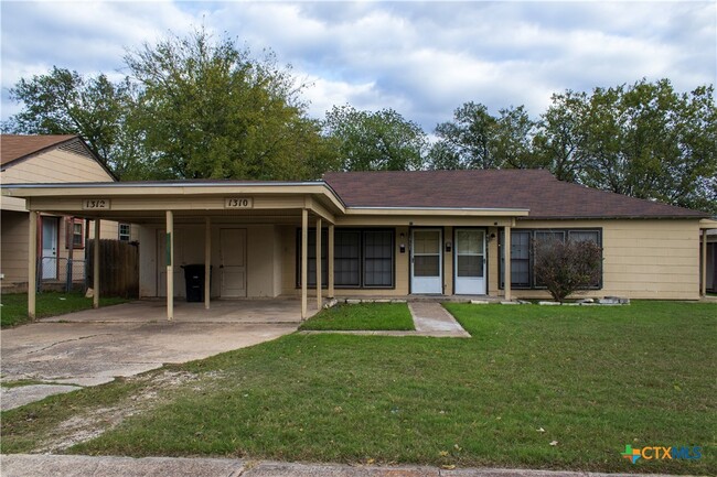 Photo - 1310 Massey St Townhome