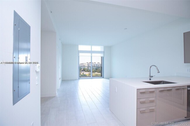 Photo - 2000 Metropica Wy Unit 614