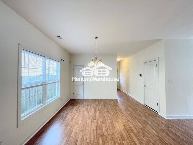 Photo - 1713 Sparrow Rd