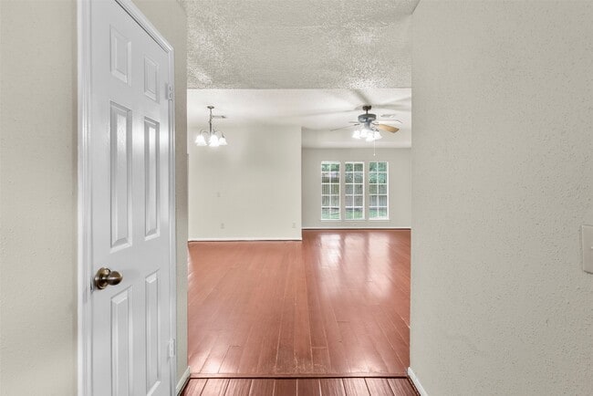 Photo - 9230 Wandsworth Dr