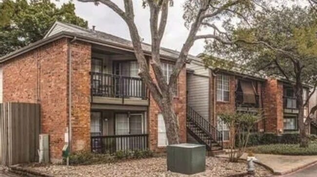 Building Photo - Charming 2BR Condo in Dallas