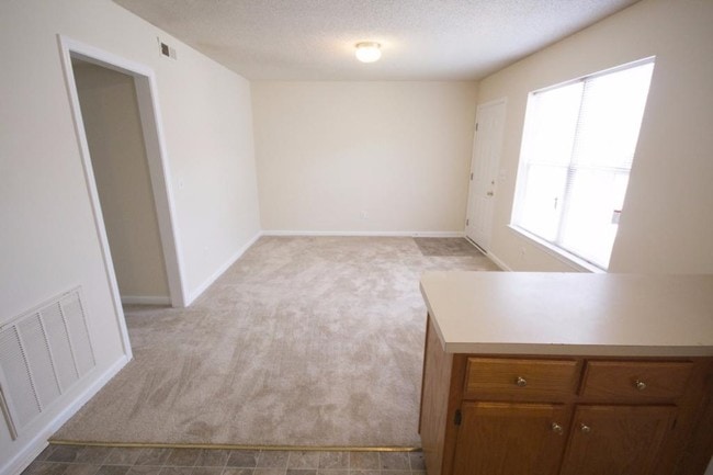 Photo - Salem Manor Apartments