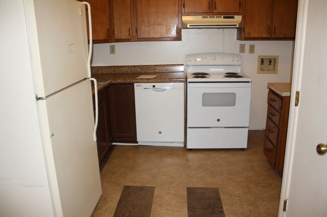 Kitchen W/D Hookup to right - 565 S 20th St Unit No. 1