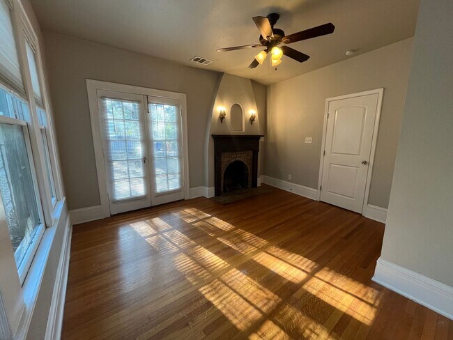 Photo - 6 Bed/4bath with finished out basement