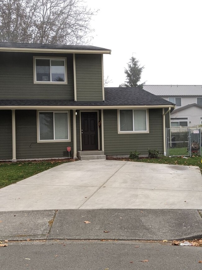 Photo - 1722 C Pl SE Unit B