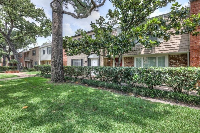 Photo - 12605 Huntingwick Dr Unidad 111 Rental