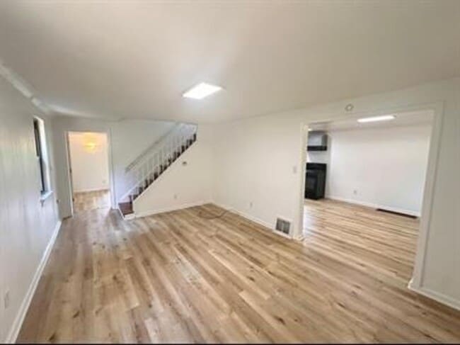 Photo - 10318 Lindberg Ave