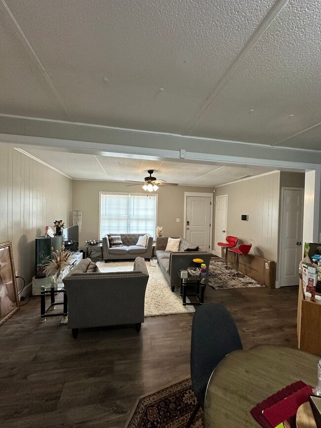 Photo - 4 Bedroom, 2 bathroom home near Caterpillar
