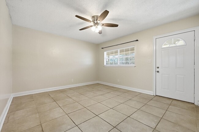 Photo - 3 bedroom in Mary Esther Heights!