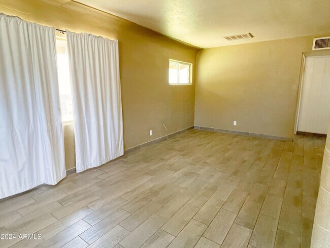 Photo - 2138 E Turney Ave