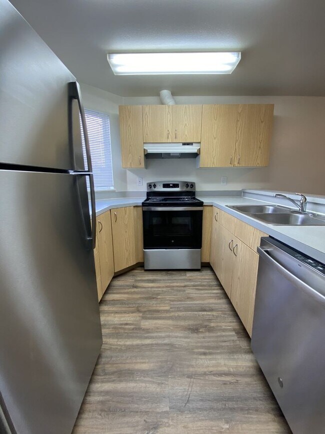 Photo - 1488 N Raymond St Unidad 202