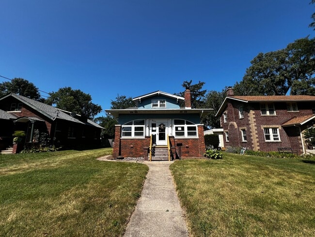 Building Photo - 620 Paris Ave