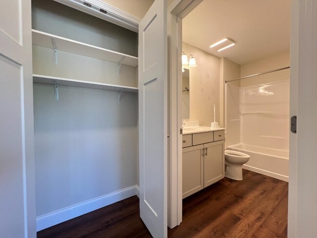 Photo - 466 S Broad St