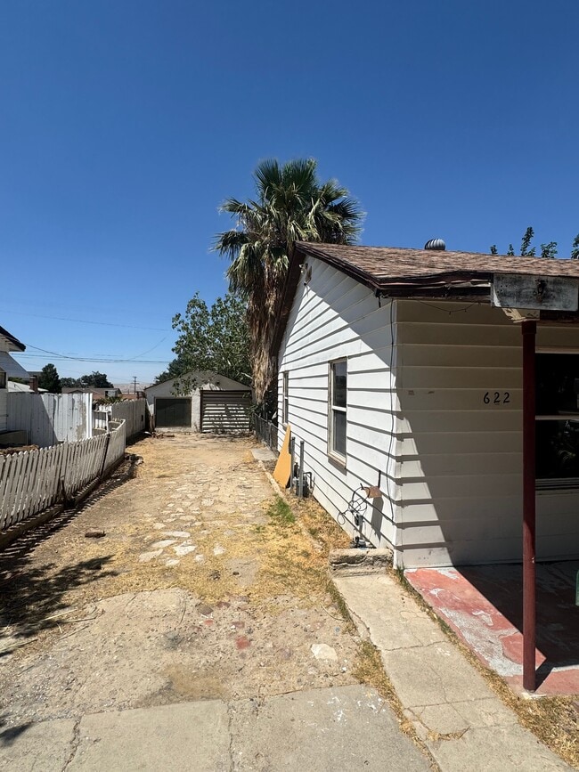 Photo - 622 E St