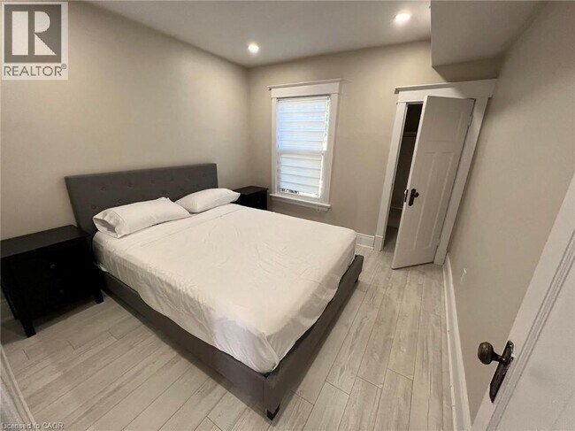 Photo - 155 Wentworth St S