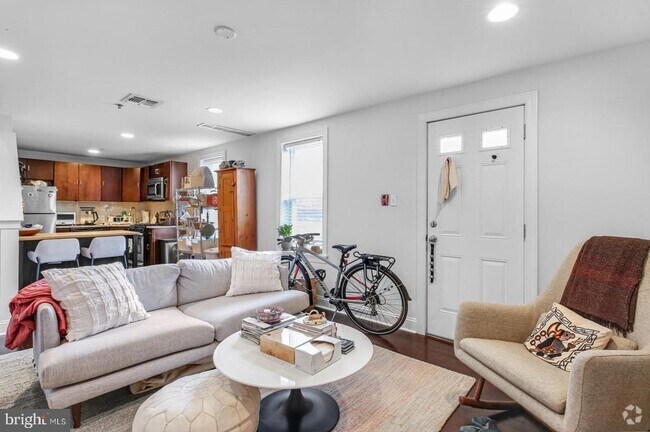 Building Photo - 1616 Fairmount Ave Unit C Rental