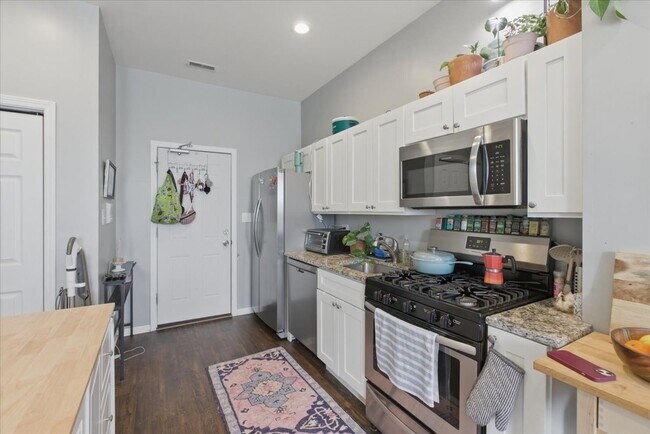 Photo - 1654 W Cortland St Unit 6