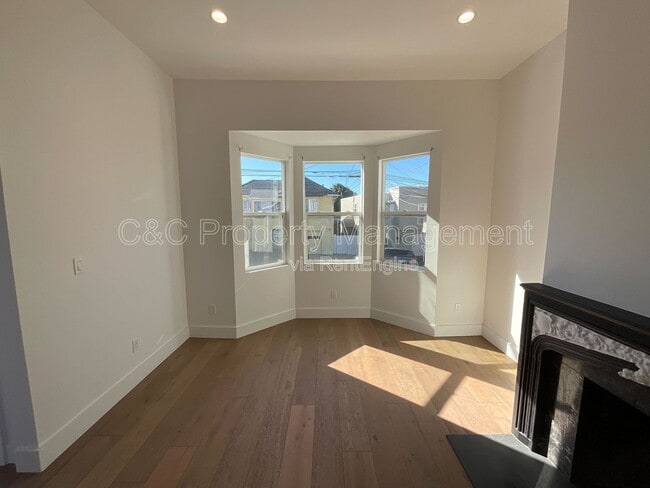 Photo - 182 Los Olivos Ave